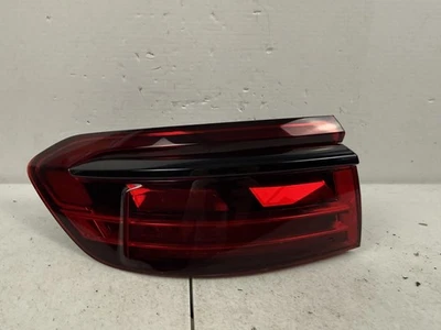 Luz trasera LED OEM lado del pasajero derecho Audi A8 S8 2019-2020 Foto 1 de 4