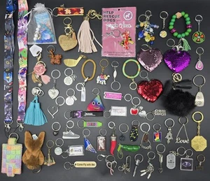 Lote de 63 Lindos Llaveros Divertidos Femeninos Estilos Mixtos Únicos Coleccionables - Imagen 1 de 12