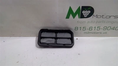 Chevrolet Tahoe 2017-2020 cuarto trasero rejilla de ventilación de presión 22788177 Foto 1 de 4