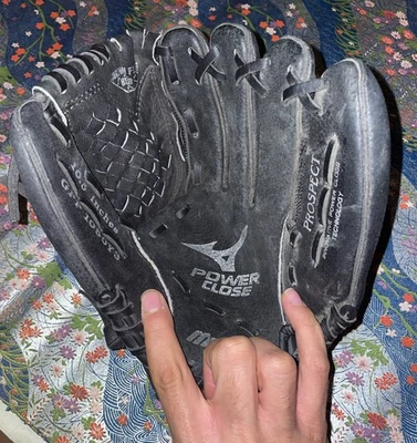 Mizuno Youth Baseball Glove RHT Model GPP 1050Y3 10.5 Inches Black Power Close - Image 1 of 4