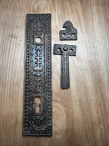 Antique Vtg Russell & Erwin Door Hardware Knob Back Plate & 2 Pieces - Picture 1 of 5