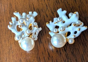 Kenneth Jay lane  vintage White Faux Pearl earrings vintage USA - Picture 1 of 2