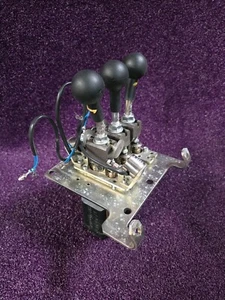 Volvo New OEM Servo Control Valve VOE 11172600 L60H L70H L90H - Picture 1 of 1