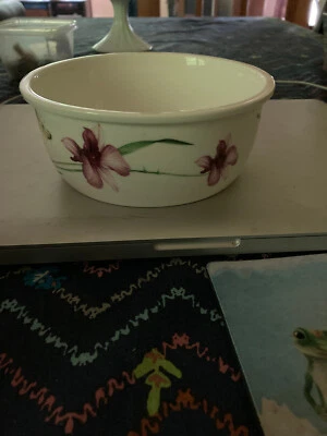 LOCK & LOCK BOWL/DISH CERAMIC~IRIS FLOWERS & BUTTERFLIES 6 1/4 X 2 1/4 - Image 1 of 4