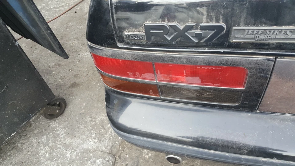 Lanterna traseira esquerda driver conversível 1988 Mazda RX-7 FABRICANTE DE EQUIPAMENTO ORIGINAL - Imagem 1 de 3