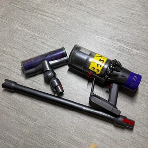 Dyson Cyclone V10 Total Clean+ Cordless Vacuum EXC COND (No Charger) - Picture 1 of 6
