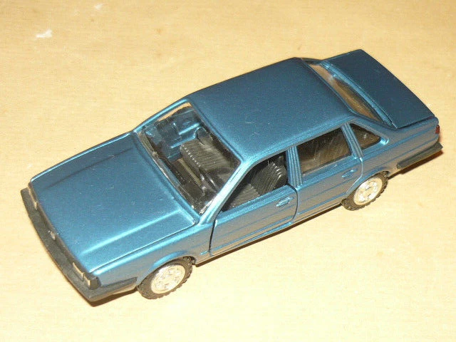 CONRAD 1015 VOLKSWAGEN SANTANA GL BERLINA AUTOMODELLO SCALA 1/43 - Immagine 1 di 3