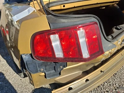 Conjunto de luz trasera izquierda usada se adapta a: Ford Mustang 2010 grado A izquierdo Foto 1 de 4