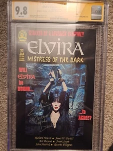 Elvira Mistress of the Dark #33 SS CGC 9.8 Auto Elvira von Cassandra Peterson - Bild 1 von 1