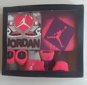 AUTHENTIC NIKE JORDAN BABY INFANT 5 PIECE GIFT SET IGSP50565 - Picture 1 of 2