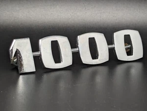 FIAT ABARTH 1000 MILLE LOGO SIGLA EMBLEMA FREGIO STEMMA SCRITTA TARGHETTA BADGE - Foto 1 di 3