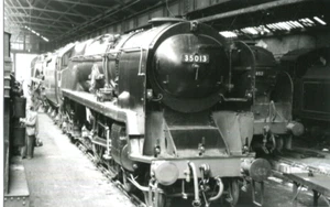 railway photo BR Merchant Navy Class 4-6-2 No 35013 BLUE FUNNEL LINE Eastleigh - Picture 1 of 1