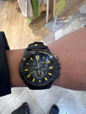 Ferrari Scuderia тахометр часы черный желтый силиконовый ремешок б/у - Изображение 1 из 4