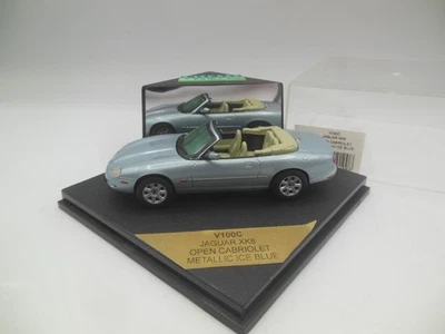 Vitesse V100C Jaguar XK8 OPen Cabriolet en azul hielo metálico escala 1:43 Foto 1 de 4