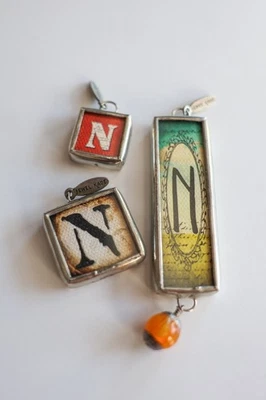 Dijes Jewel Kade - Lote de 3 dijes "N" Foto 1 de 4