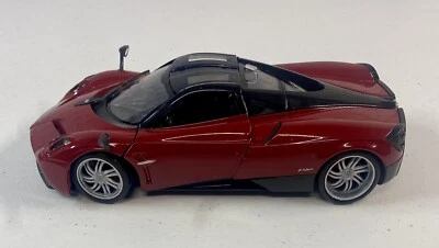 * СОВЕРШЕННО новый * Welly 1:24 литой автомобиль Pagani Huayra темно-красное крыло двери - Изображение 1 из 4