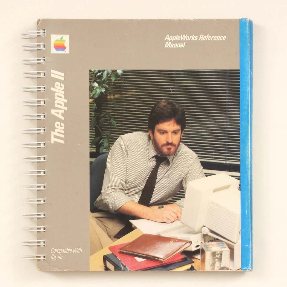 The Apple II AppleWorks Reference Manual compatible with IIe, IIc [030-0843-C] - Image 1 of 2