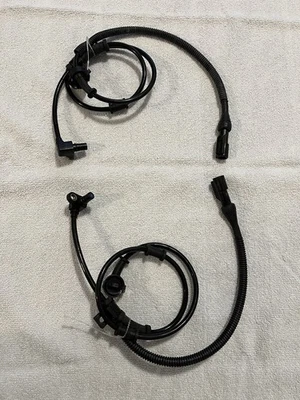 4WD Front Wheel Speed Sensors For 1999-2004 Ford F-250 F350 Super Duty Trucks - Image 1 of 4