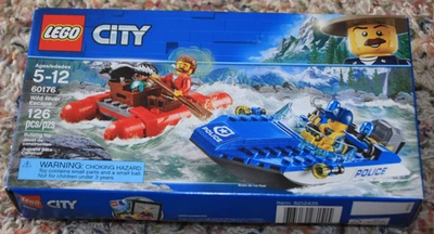 Lego City Mountain Police Wild River Escape 60176. Nuevo. 126 uds. La caja tiene desgaste Foto 1 de 4
