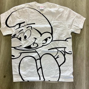Camiseta Blanca Talla Mediana Supreme Pitufos TOTALMENTE NUEVA - Imagen 1 de 2