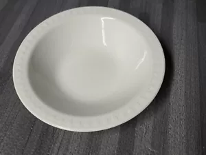 ⭐⭐⭐⭐⭐ Vintage Centura Corning White Embossed Sculptured Tulip Rim 7" Bowl - Picture 1 of 2