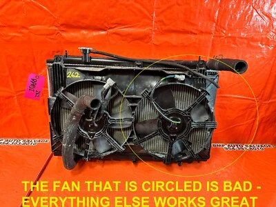 03-07 NISSAN 350Z - RADIADOR AUTOMÁTICO CON VENTILADORES Y MANGUERAS - 1 VENTILADOR MALO THO OEM 262 Foto 1 de 4