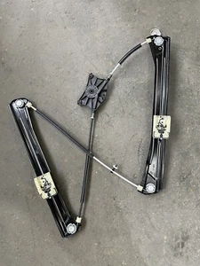 GENUINE Volkswagen Tiguan 2020 Passenger Front Window Mechanism 5NA837461A - Picture 1 of 5