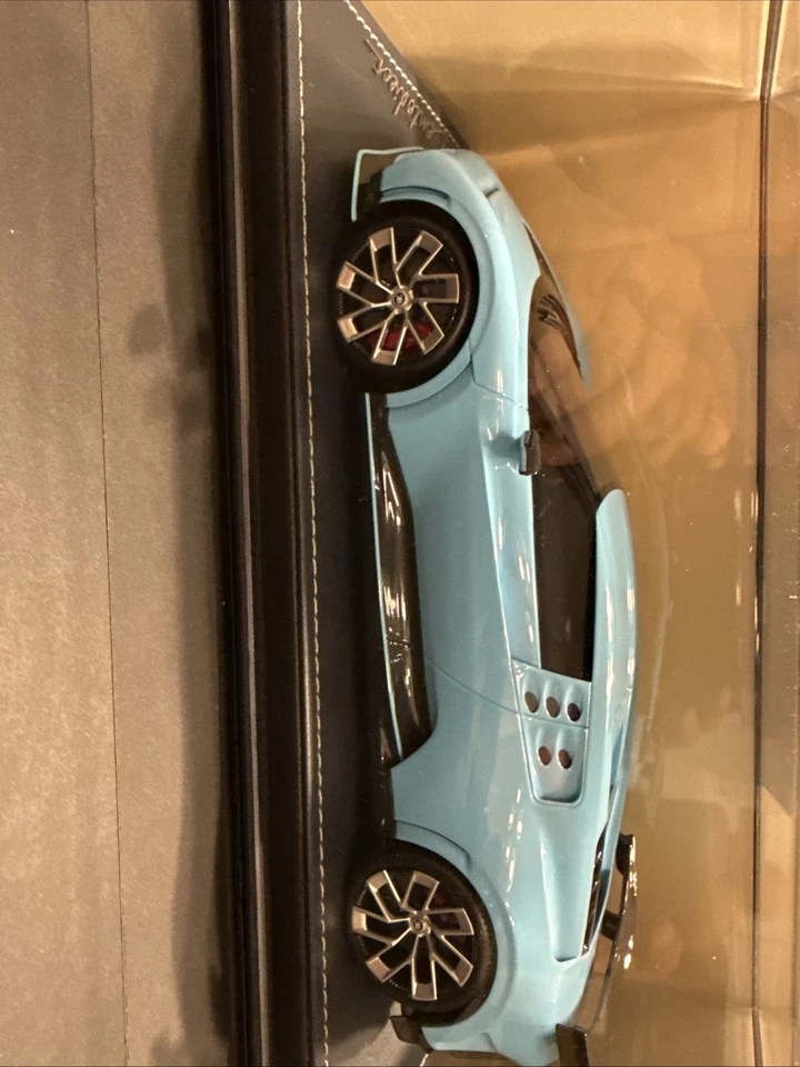 Colección Mr Bugatti Centodieci histórico azul claro 1/18 Foto 1 de 4