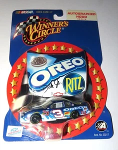 2001 Winners Circle Autograph Hood Series DALE GAINHARDT JR. OREO RITZ #3 MOC - Bild 1 von 6