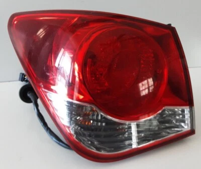 Conjunto de luz trasera exterior izquierda Chevrolet Cruze 2011-2016 OEM de fábrica GM  Foto 1 de 4