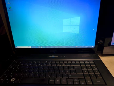 Emachines G725 laptop 17 zoll gebraucht, ChromeOS Flex + Windows 10 - Bild 1 von 4