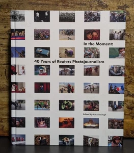 In the Moment: 40 Years of Reuters Photojournalism by Reuters Hardcover Book - Bild 1 von 19