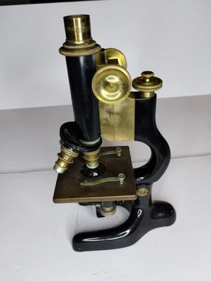 Antiguo microscopio Bausch Lomb de latón con caja Foto 1 de 4