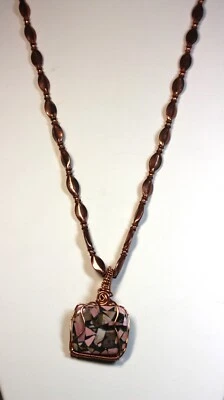 Collares de piedra envueltos en alambre - ópalo rosa en matriz Foto 1 de 4