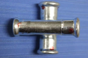 GMC222-Geberit Mapress C-Stahl Kreuzstück 22mm - 18mm abgesetzt Nr 21509 - Bild 1 von 1