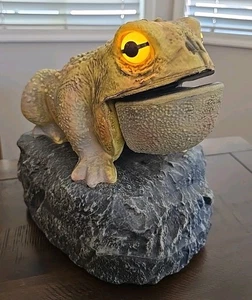 Halloween Animato Croaking Road Frog Movimento Attivato Suoni e Luci ASHLAND - Foto 1 di 5