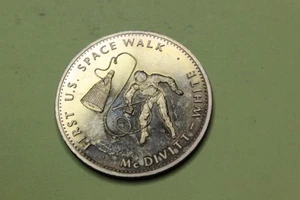 TOKEN-MEDAL-SPACE MISSIONS-GEMINI IV-FIRST U.S. SPACE WALK - Picture 1 of 2