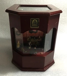 Thomas Pacconi Classics Light Up Christmas Music Box W/6 Discs (NO POWER CORD) - Picture 1 of 8