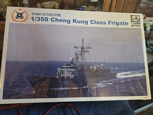 AFV Club SE735S1 1/350 R.O.C. Oliver Hazzard Perry Class Frigate with full hull - Picture 1 of 1