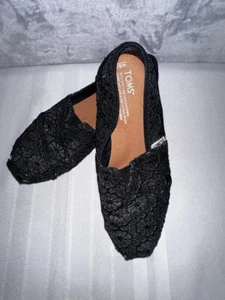 Toms - Zapatos planos sin cordones de encaje negro brillante - Talla 5,5 - Usados en excelente estado - Imagen 1 de 7
