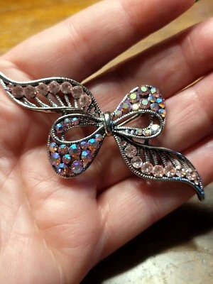Broche prendedor vintage con lazo de diamantes de imitación rosa excelente estado pieza de joyería Foto 1 de 2