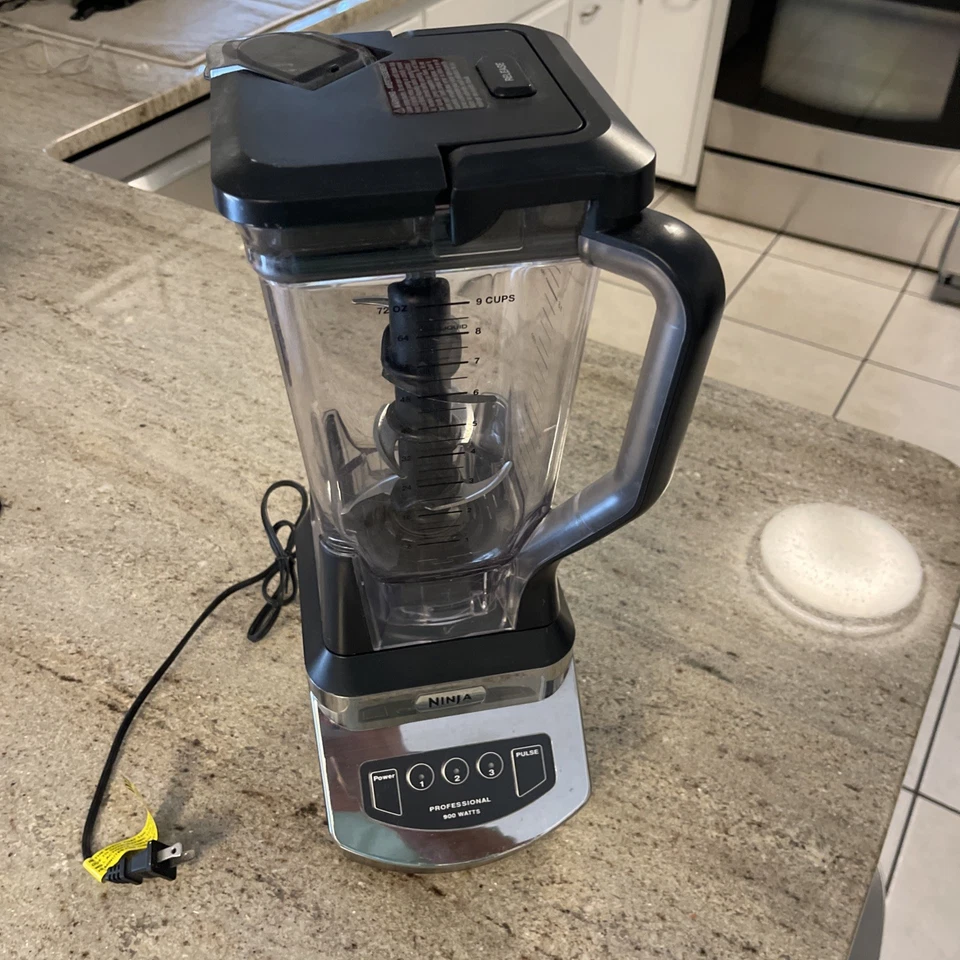 Licuadora profesional Ninja NJ600 1000 vatios 72 oz jarra trituradora de batido de hielo Foto 1 de 4
