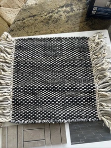 Surya Reliance Rug 18”x 18”, Black and Gray 100% Wool New - Picture 1 of 4