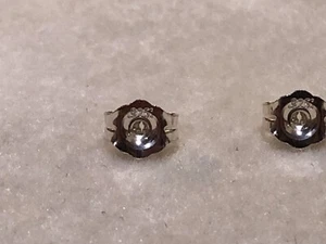 Neu Sterling Silber kleine Ohrring Rückseiten 925 2 Stück - Bild 1 von 4