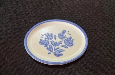 Imán ovalado Pfaltzgraff Yorktowne difícil de encontrar en muy buen estado Foto 1 de 2