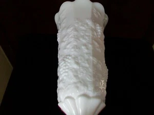 VINTAGE WESTMORELAND PANELED GRAPE MILK GLASS TALL CRIMPED VASE 11 1/2" - Picture 1 of 6