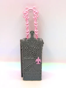 Monster High Rochelle Goyle Scaris City Frights solo valigia grigia - Foto 1 di 6