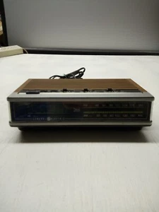 Vintage General Electric Model 7-4675A AM/FM Radio Alarm Clock *Tested Works* - Picture 1 of 5