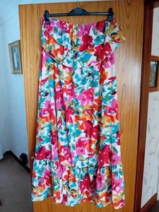 SKUE CURVE LADIES BEAUTIFUL MULTICOLOURED FLORAL STRAPLESS DRESS SIZE 2XL BNWOT - Picture 1 of 8