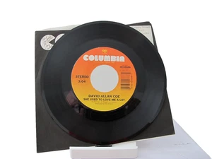 45 RECORD - DAVID ALLAN COE - SHE USED TO LOVE ME A LOT - Imagen 1 de 1